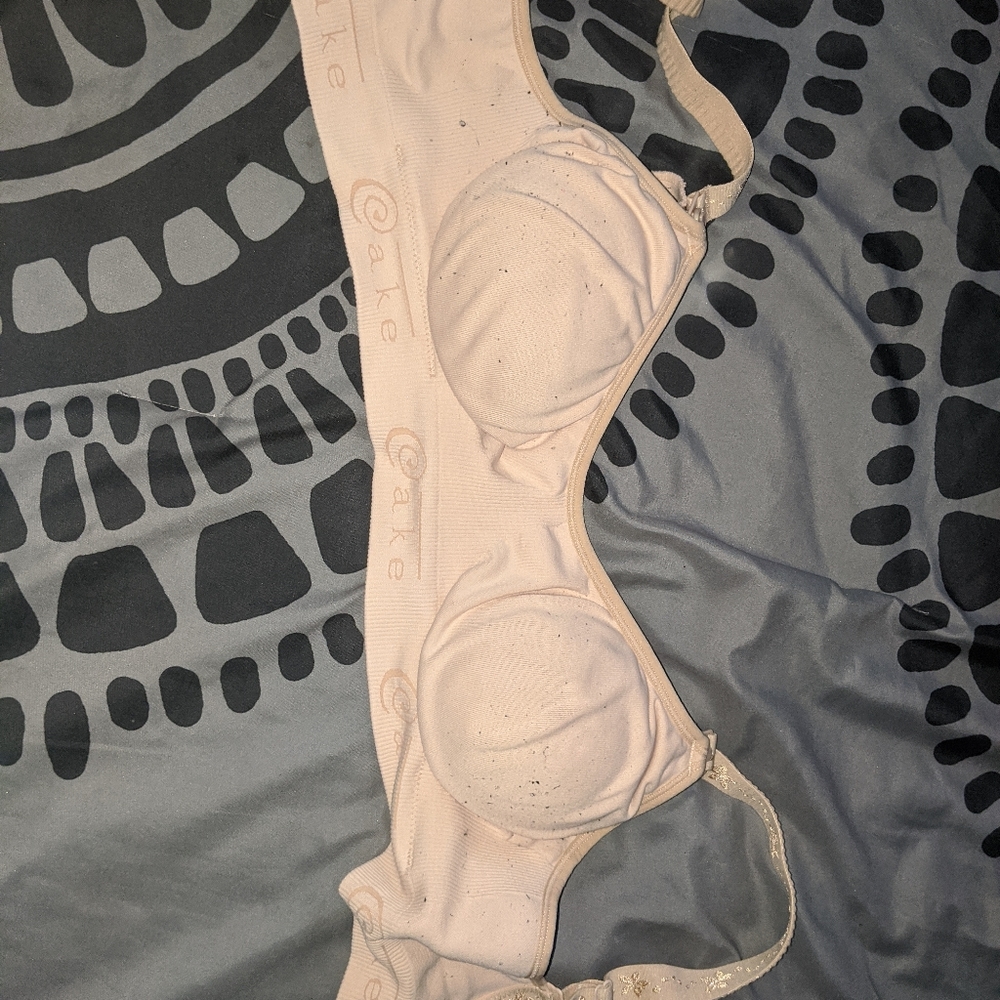 Cake nursing bra